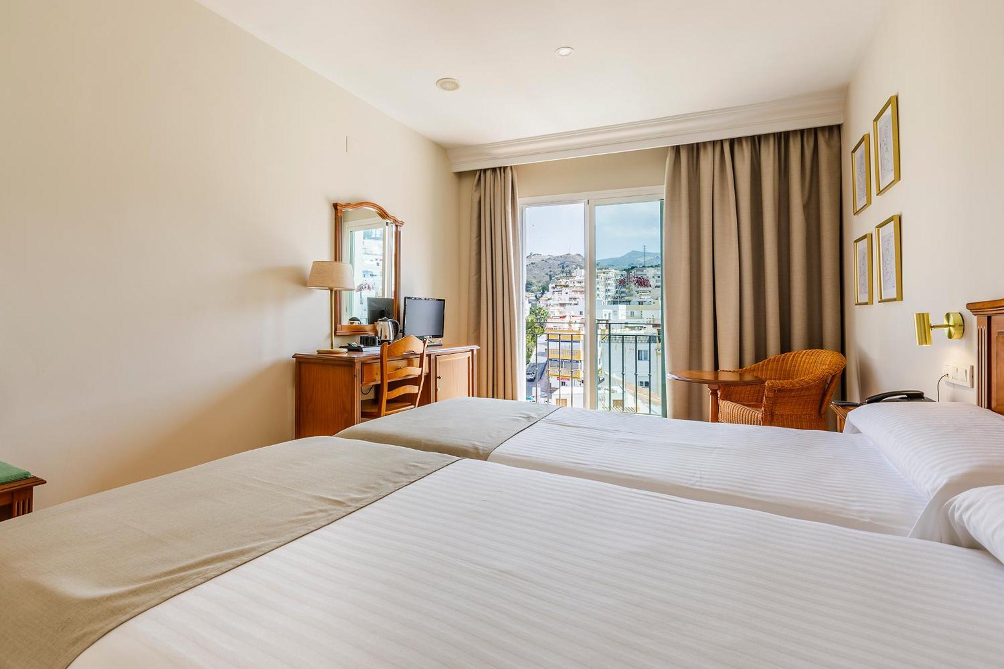 Hotel Almijara - Mares La Herradura  Extérieur photo